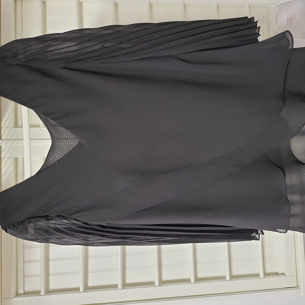 Hot in Hollywood size large blouse. Can be worn either side in front